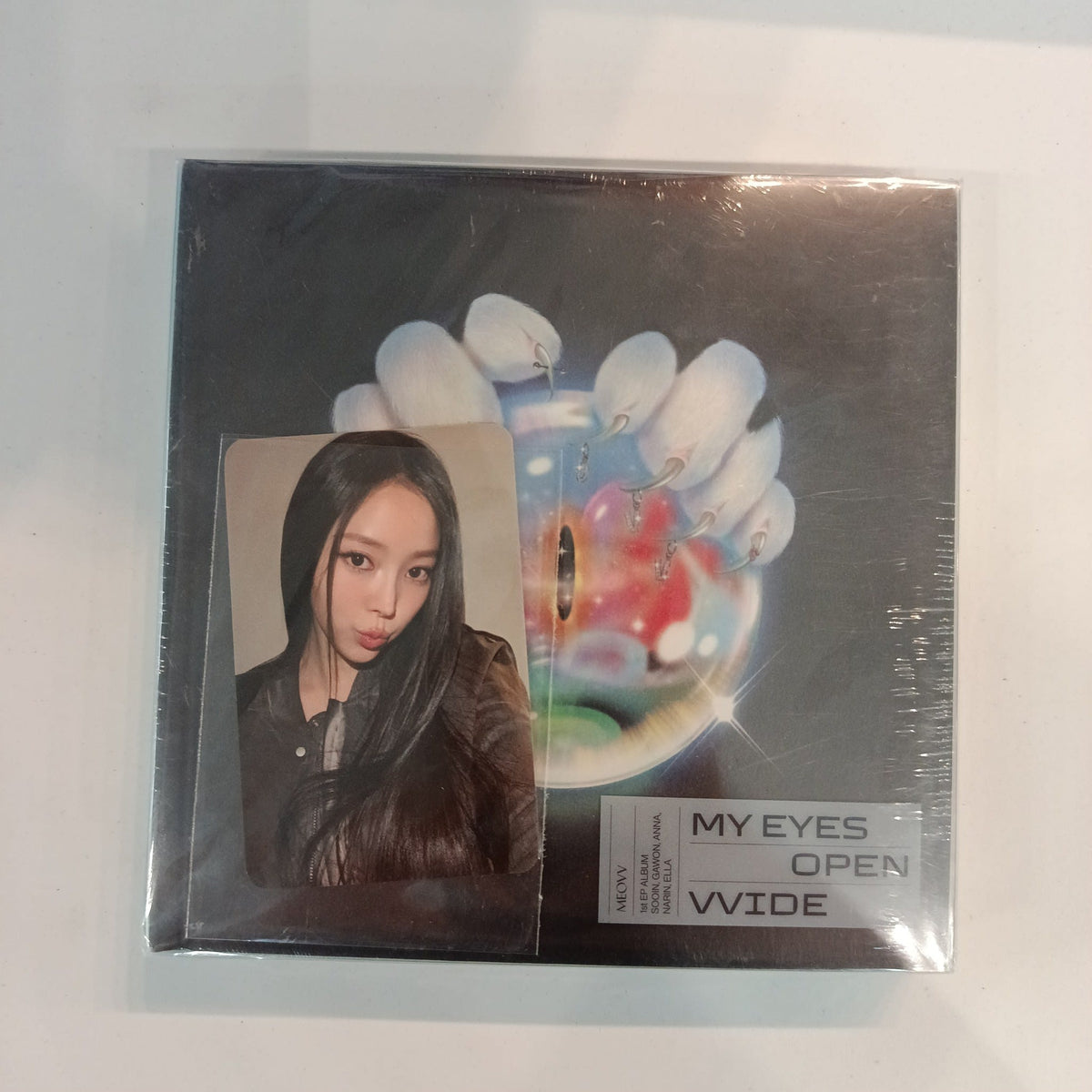2024 MEOVV 1st EP Album Anna - view 2