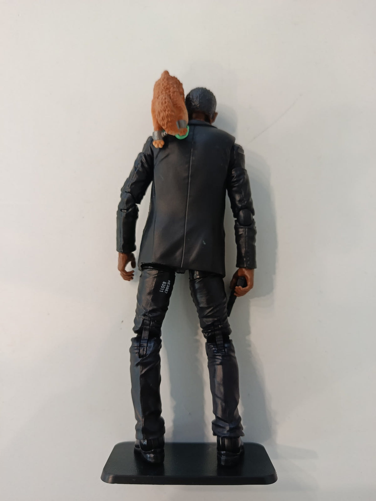 Marvel Legends Captain Marvel - view 2