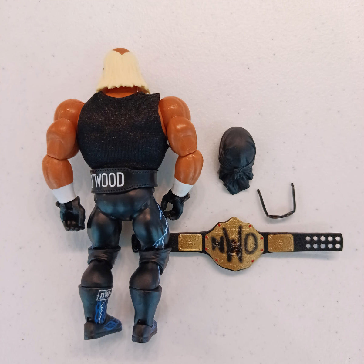 WWE/WCW Action Figure nWo Hollywood Hulk Hogan (nWo) - view 2