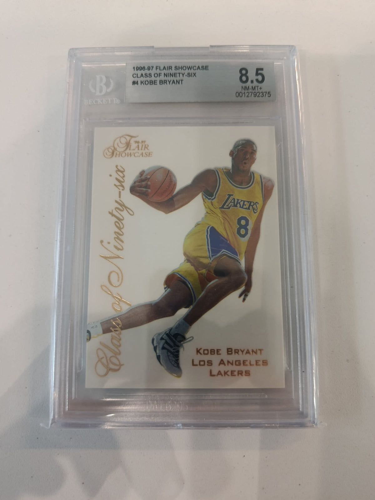 1996-97 Flair Showcase Class of Ninety-Six Kobe Bryant #4 Beckett 8.5