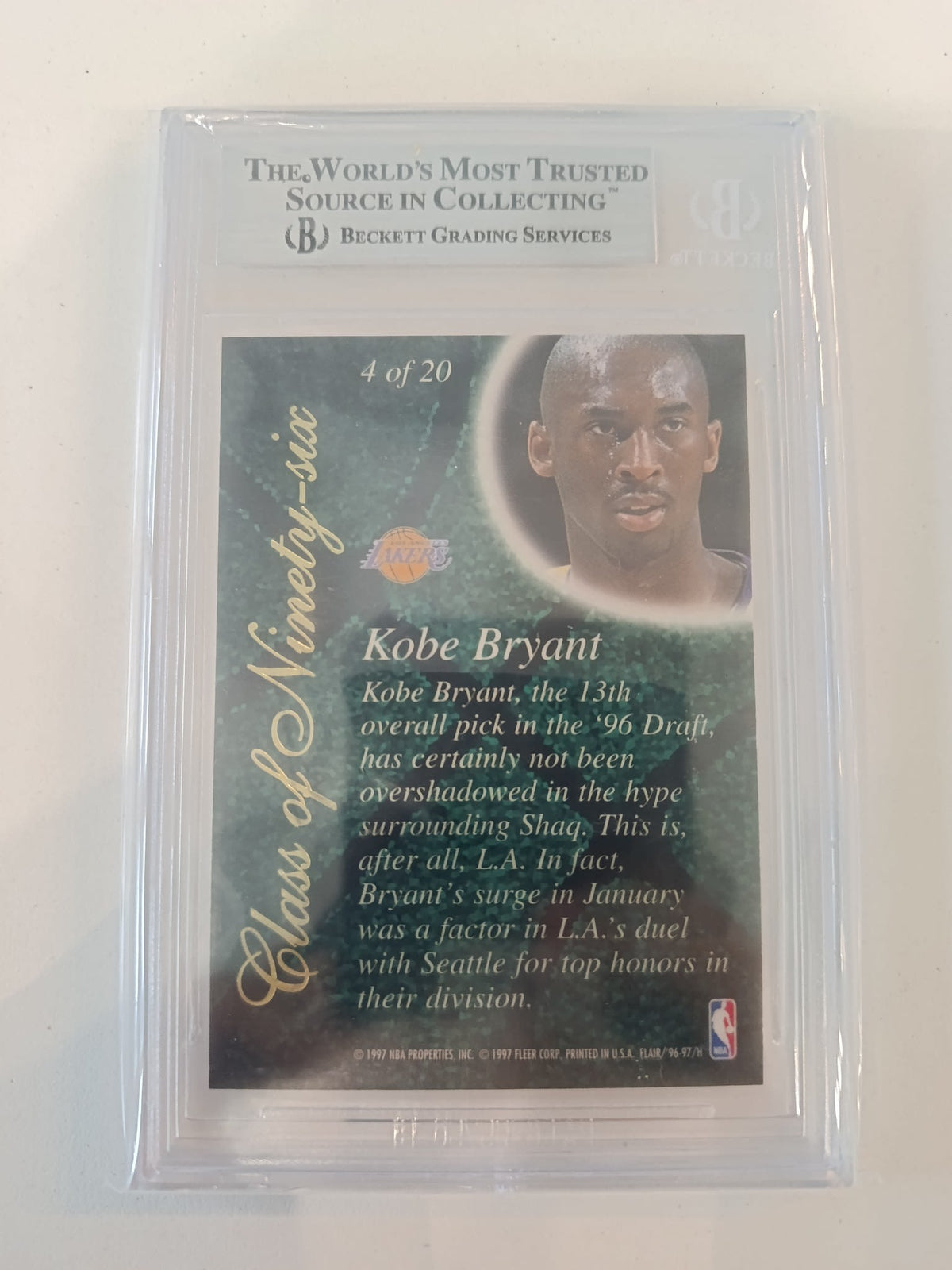 1996-97 Flair Showcase Class of Ninety-Six Kobe Bryant #4 Beckett 8.5 - view 2