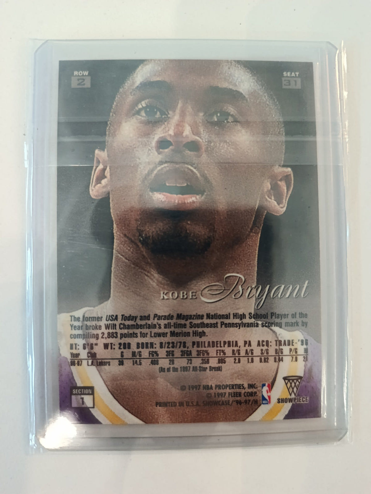 1996-97 Fleer Flair Showcase Showpiece Kobe Bryant #31 - view 2