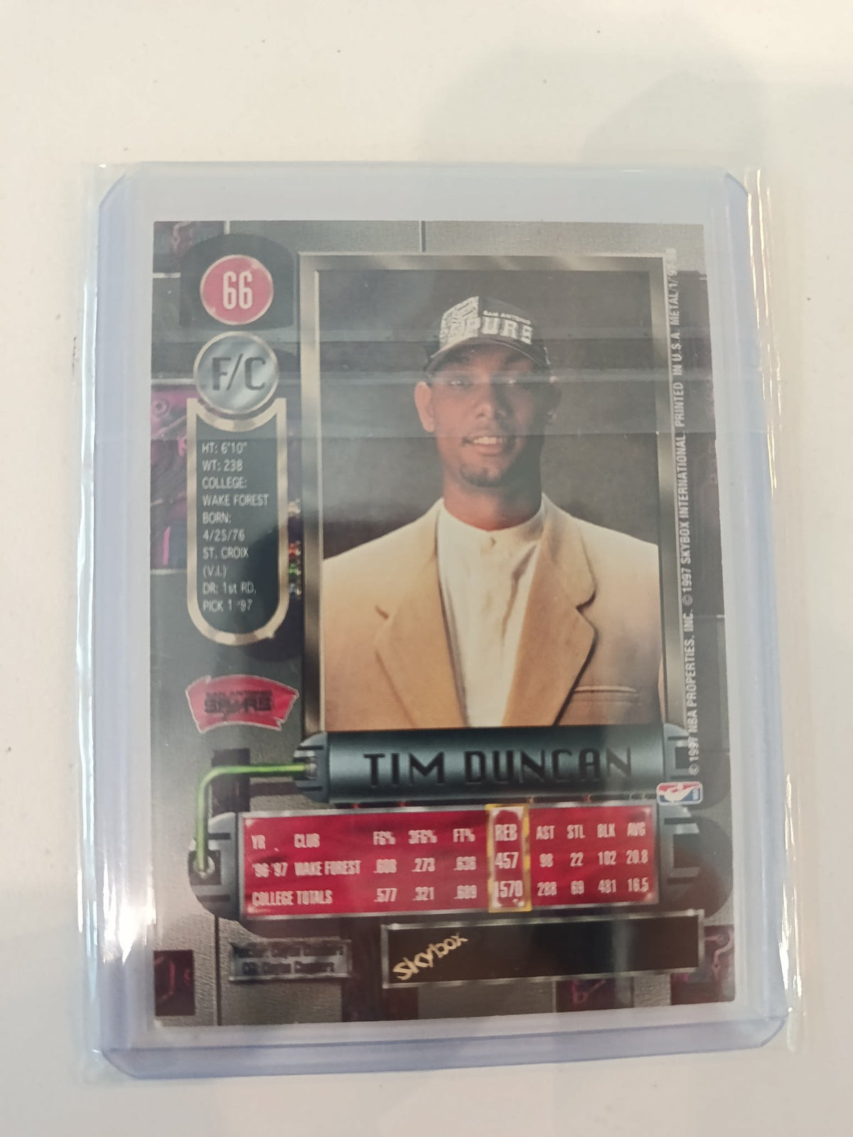 1997-98 Skybox Metal Universe Tim Duncan #66 - view 2
