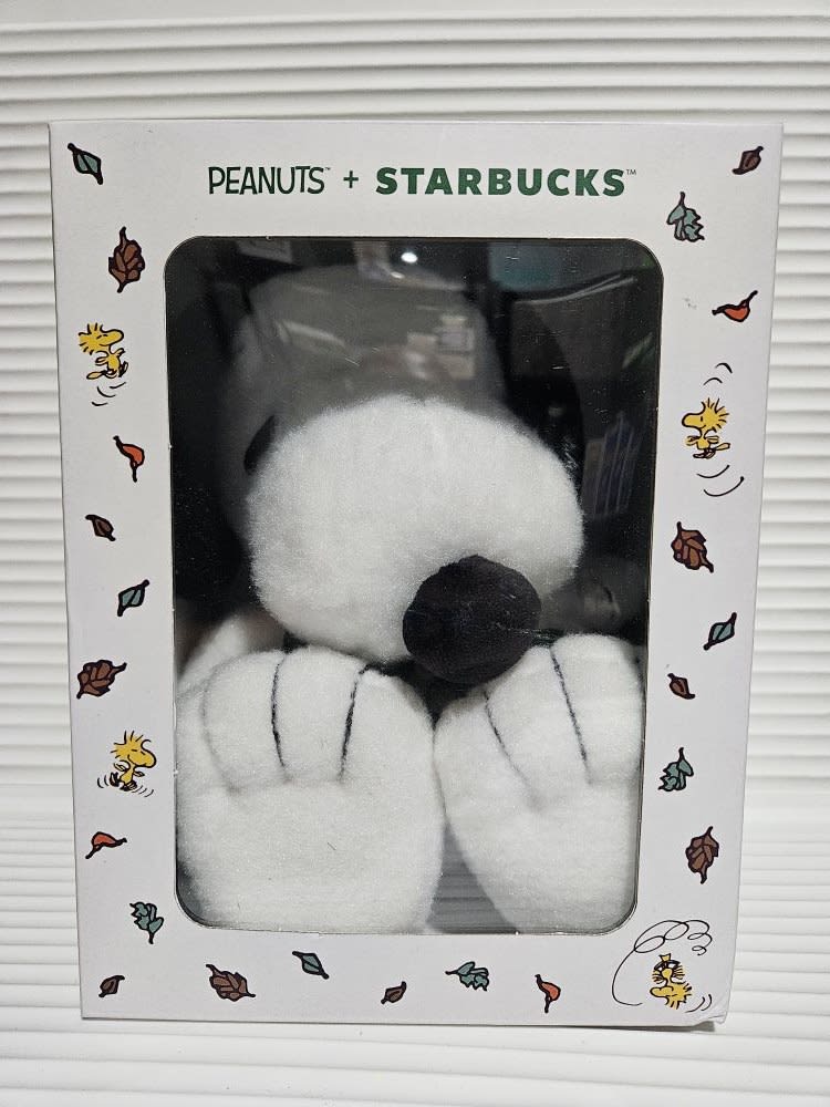 Peanuts x Starbucks Peanuts + Starbucks Collaboration Snoopy
