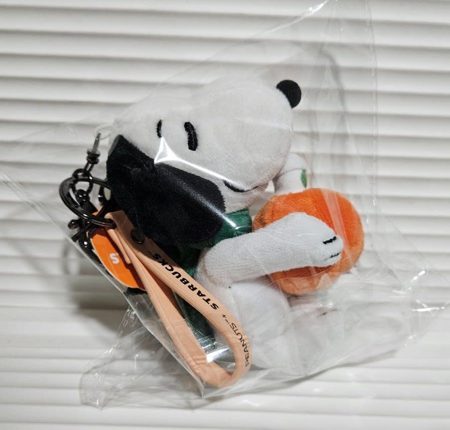 Peanuts Snoopy Plush Keychain Snoopy - view 2