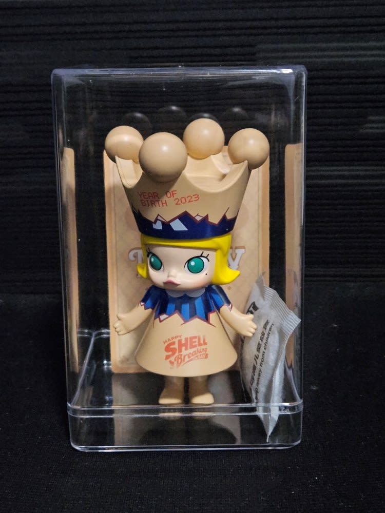 2023 Pop Mart Royal Molly Special Princess (Happy Shell Breaking Day)