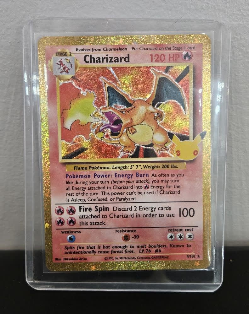 Pokemon Charizard Base Set #4/102 1999 (English)