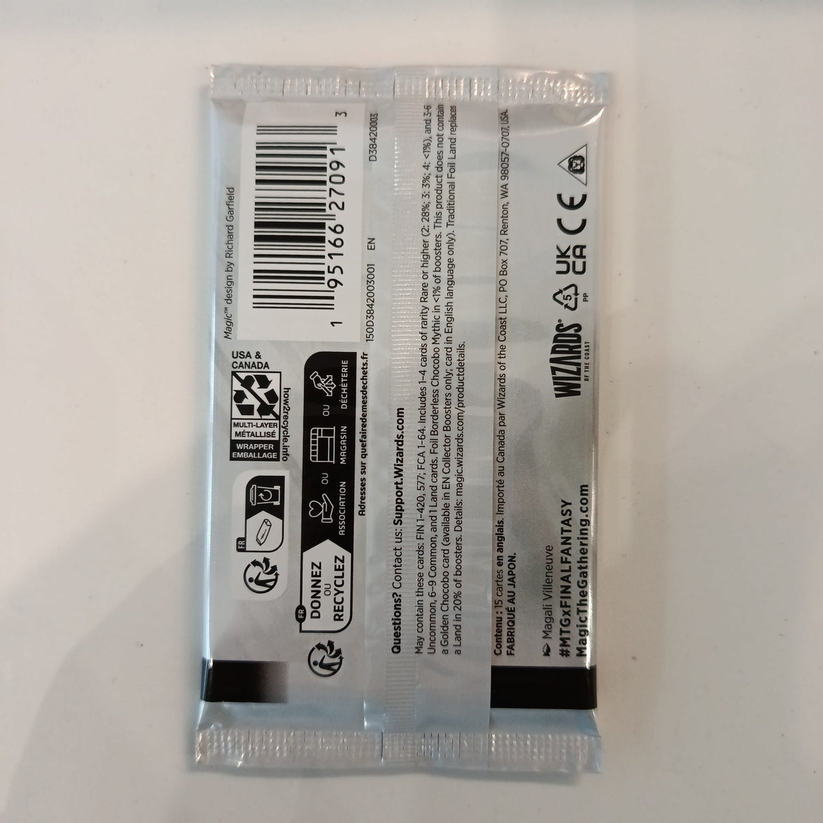 Magic: The Gathering Final Fantasy Cloud Strife Play Booster Pack (English) - view 2