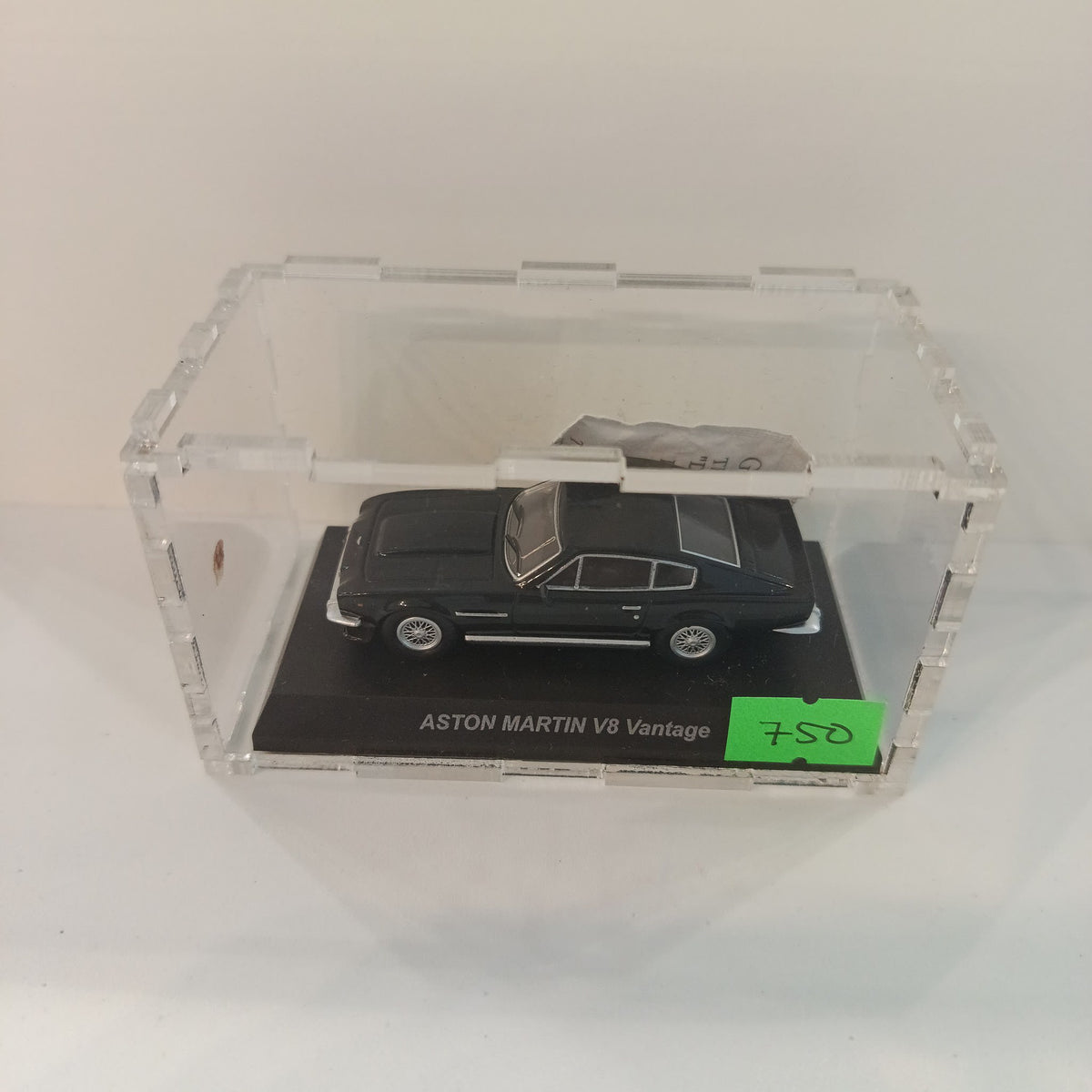 Diecast Aston Martin V8 Vantage - view 2