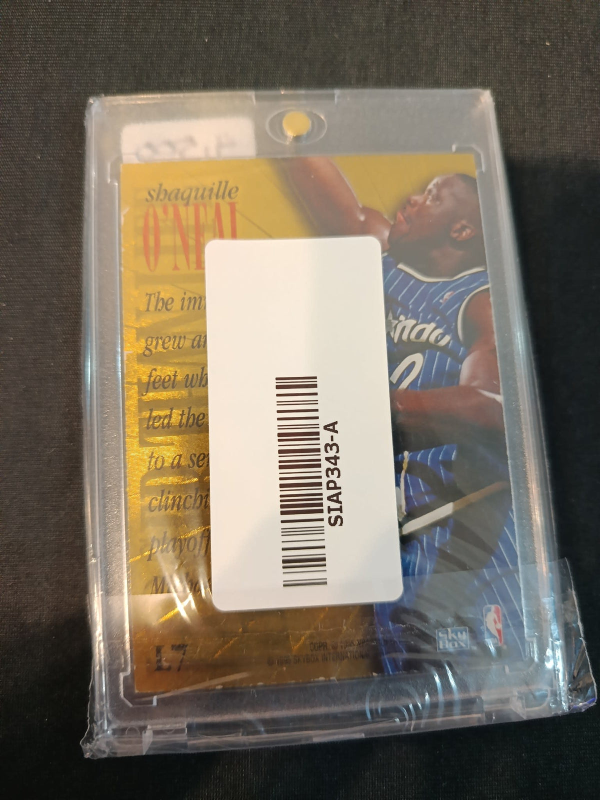 1995-96 SkyBox Bigger is Better Shaquille O'Neal Gold #17 - view 2