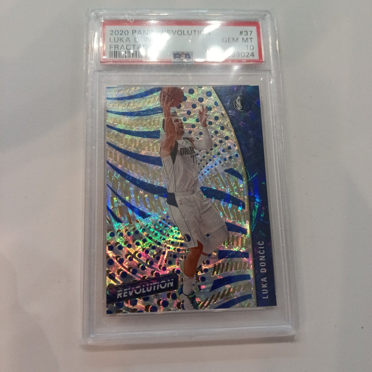 2020 Panini Revolution Fractal Luka Doncic #37 BGS GEM MT