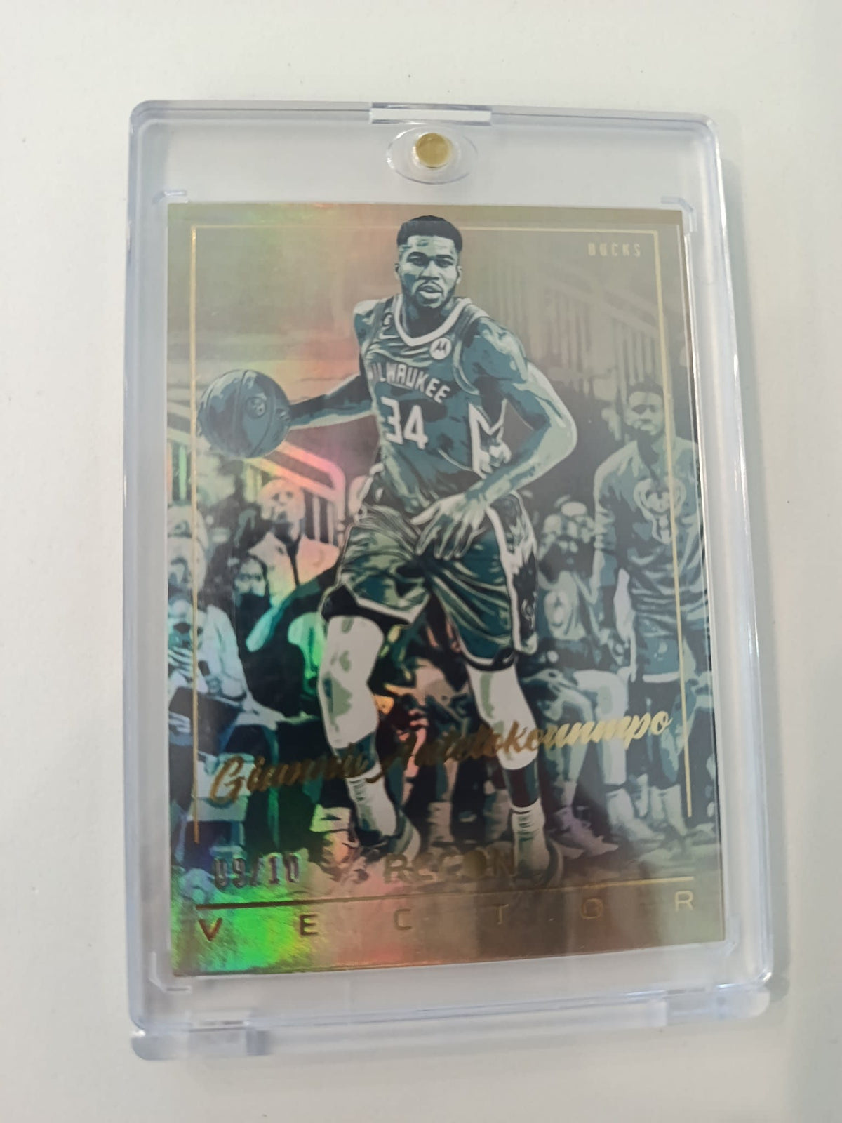 2022-23 Panini Recon Vector Giannis Antetokounmpo Gold #2