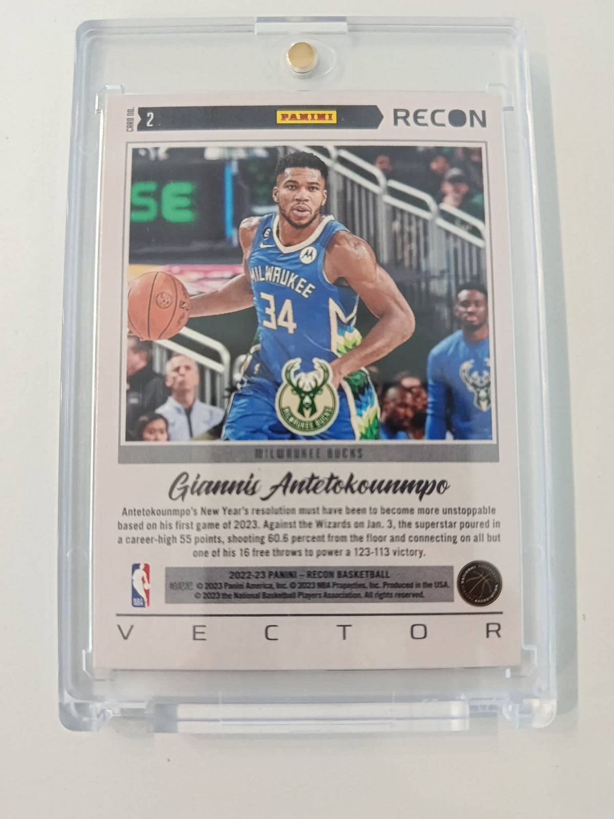 2022-23 Panini Recon Vector Giannis Antetokounmpo Gold #2 - view 2