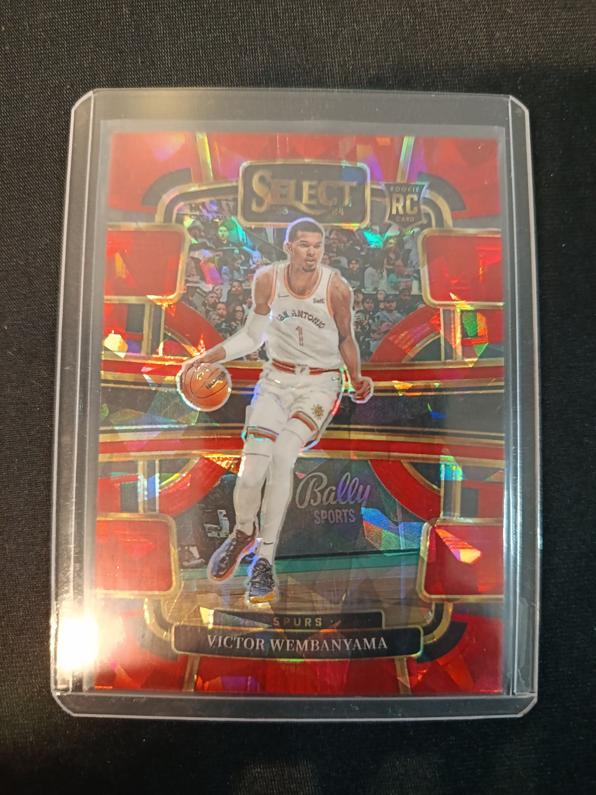 2023-24 Panini Select Concourse Victor Wembanyama Red Cracked Ice #87