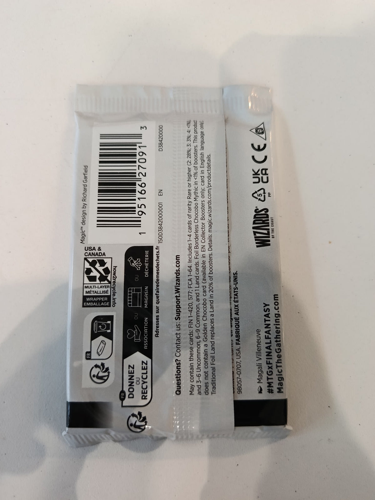 Magic: The Gathering Final Fantasy Cloud Strife Booster Pack (English) - view 2