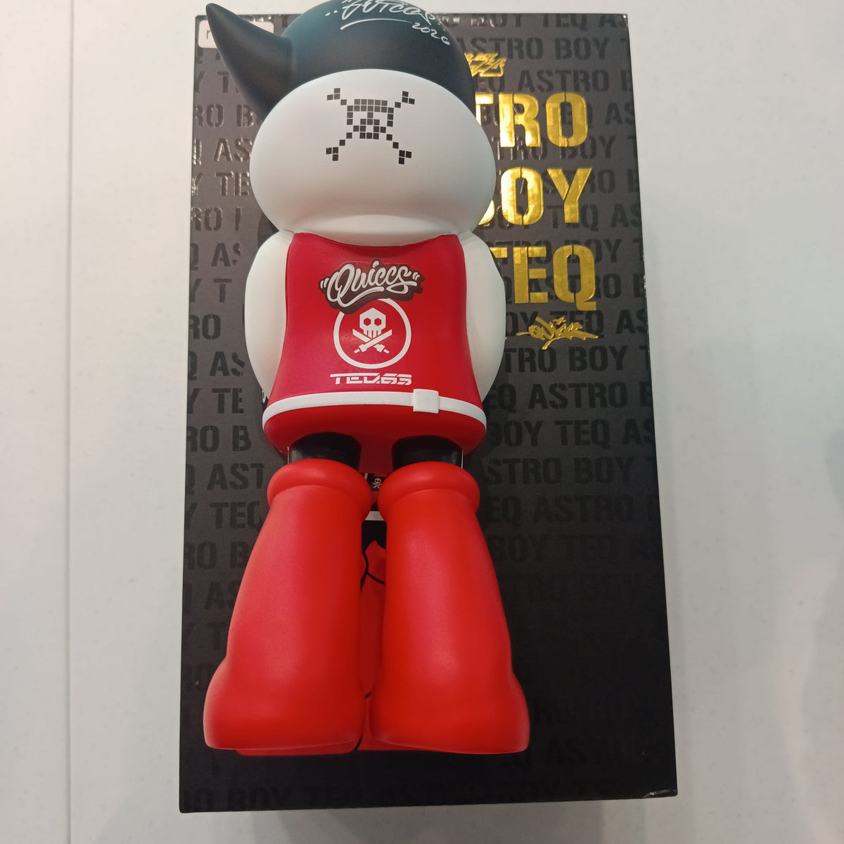 Pop Mart TEQ63 x Astro Boy Astro Boy (Quiccs x TEQ63 Red Edition) - view 2