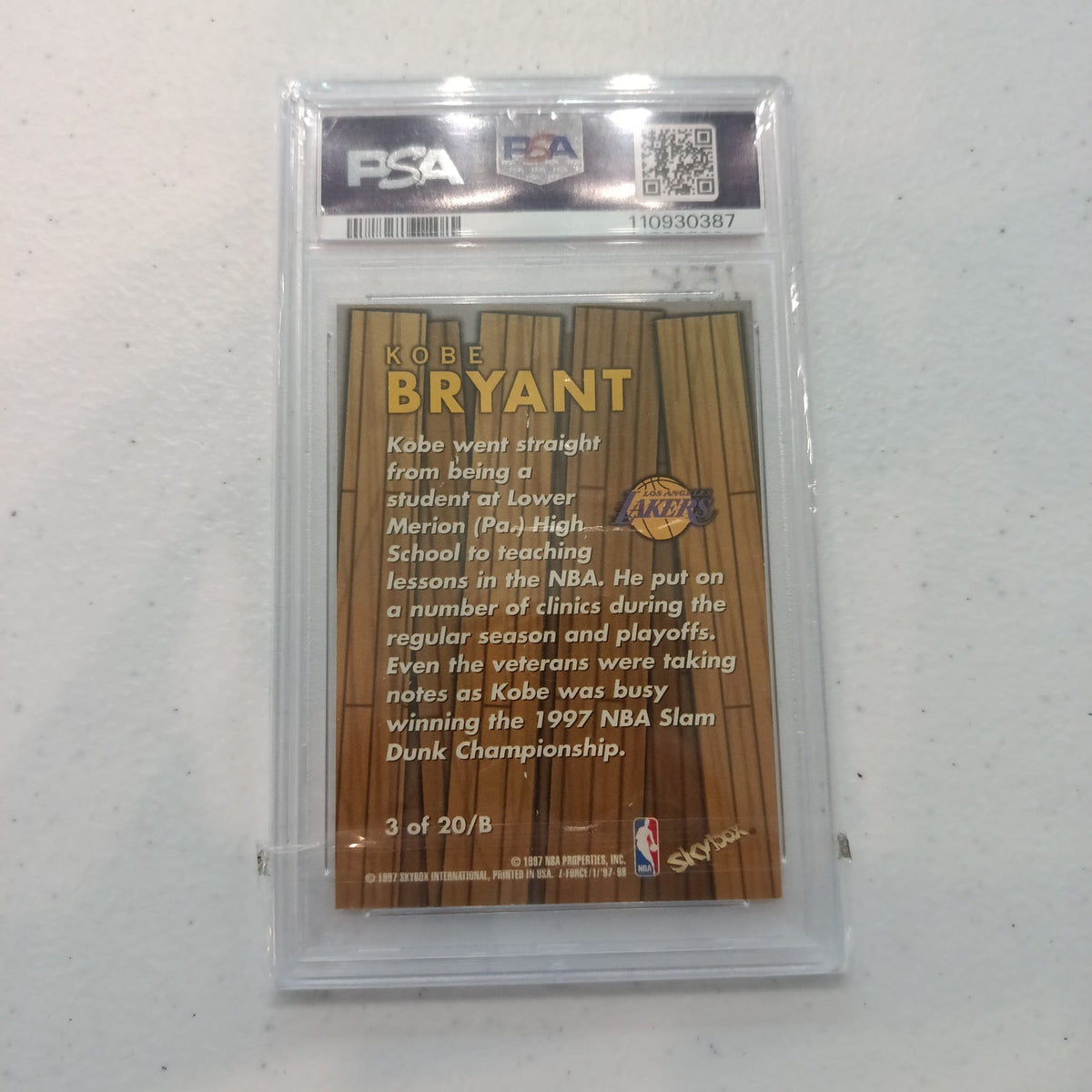 1997 Skybox Z-Force BOSS Kobe Bryant #3 PSA NM-MT 8 - view 2