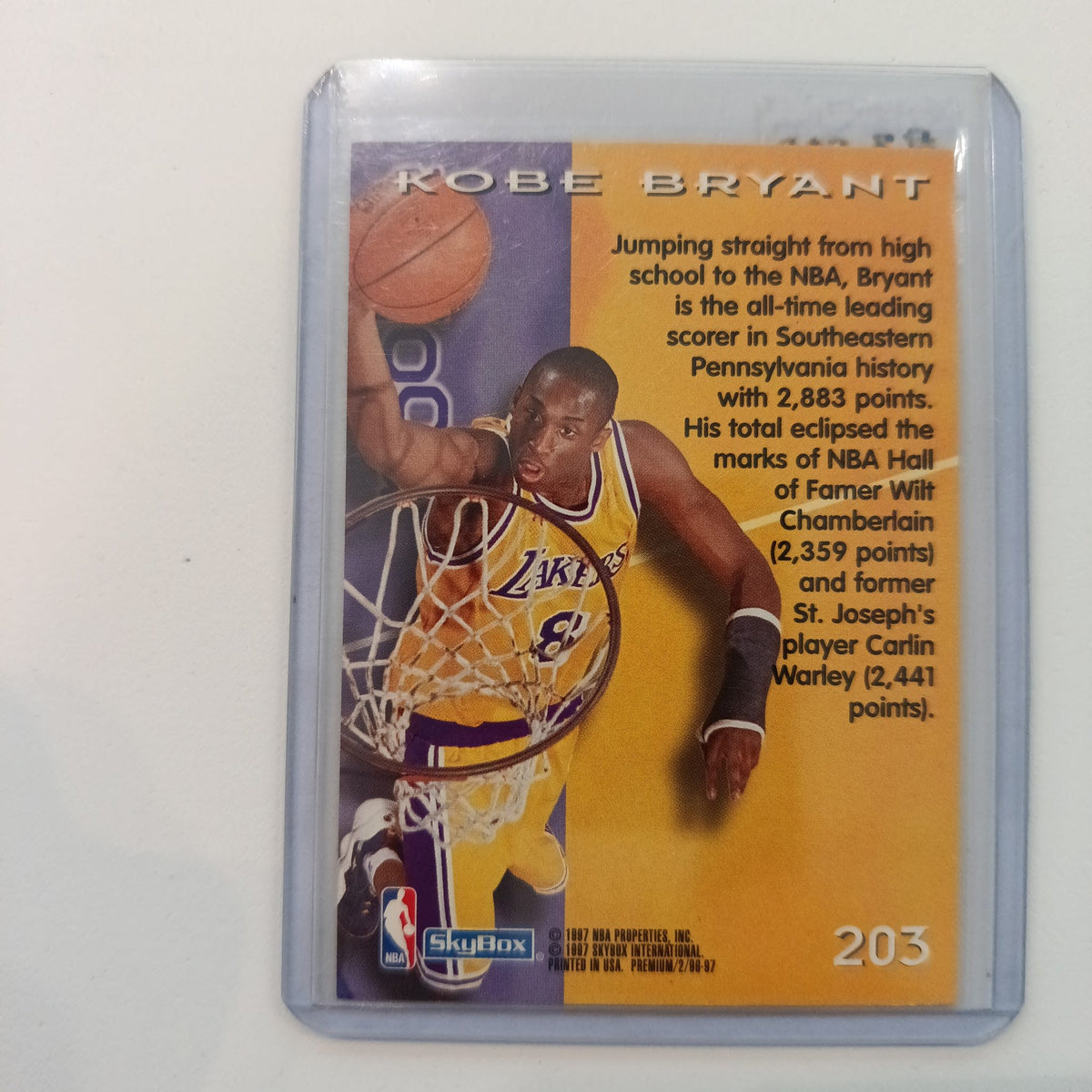 1996 SkyBox Rookie Kobe Bryant #203 - view 2