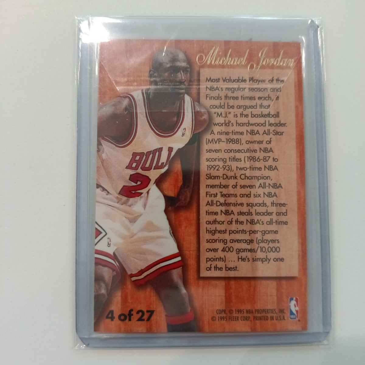 1995 Fleer Flair Hardwood Leader Michael Jordan #4 - view 2