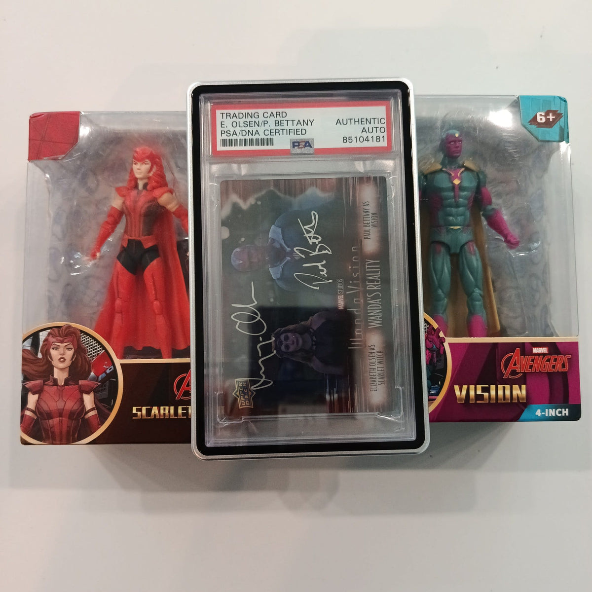 Upper Deck WandaVision Wanda's Reality Elizabeth Olsen / Paul Bettany PSA Authentic Auto