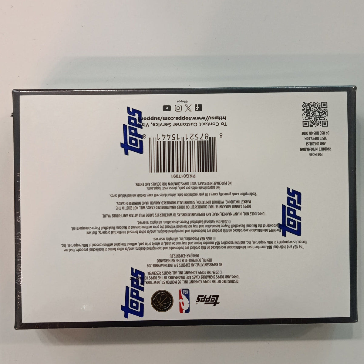 2025/26 Topps Hobby Box - view 2