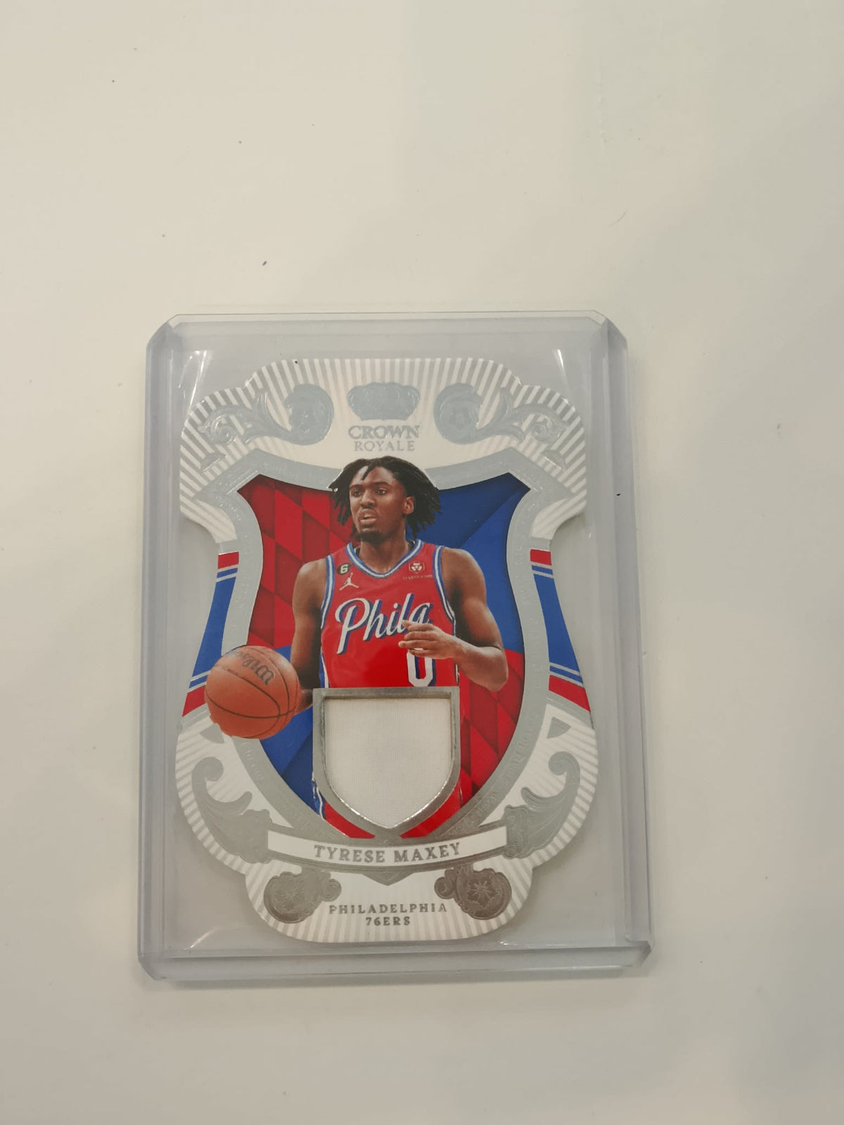 2023-24 Panini Crown Royale Coat of Arms Tyrese Maxey #COA-MAX PSA 10