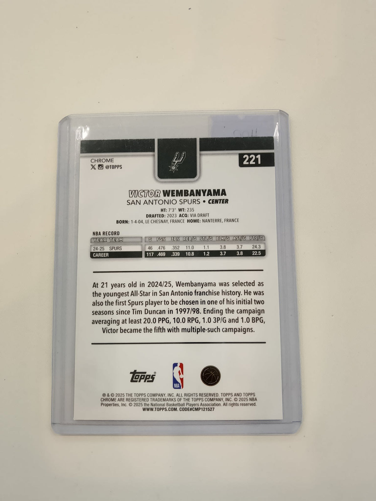 2025 Topps Victor Wembanyama #221 - view 2