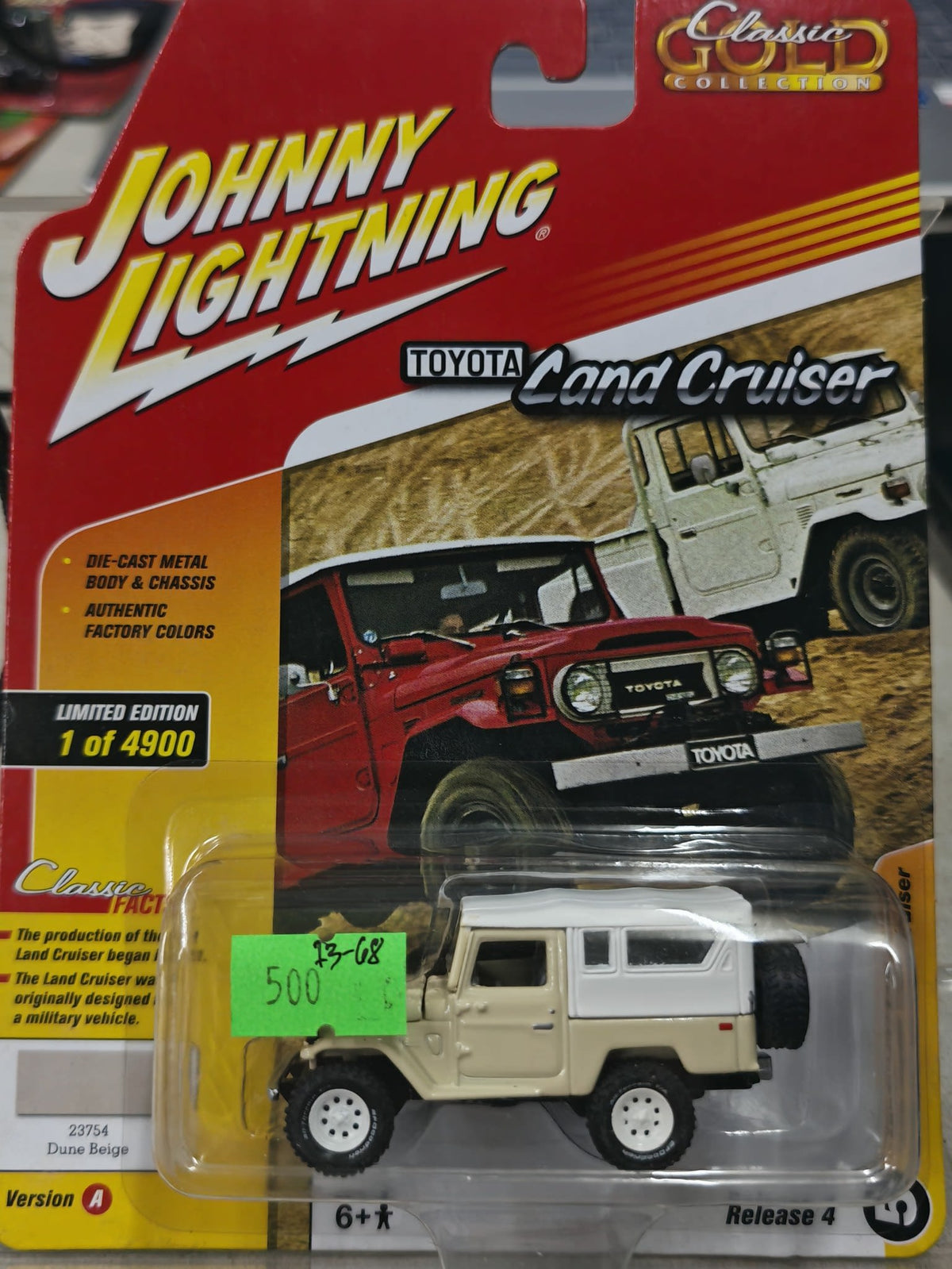 23-68 Johnny Lightning Classic Gold Collection Toyota Land Cruiser