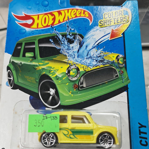 Hot Wheels Color Shifters '61 Morris Mini #42/48