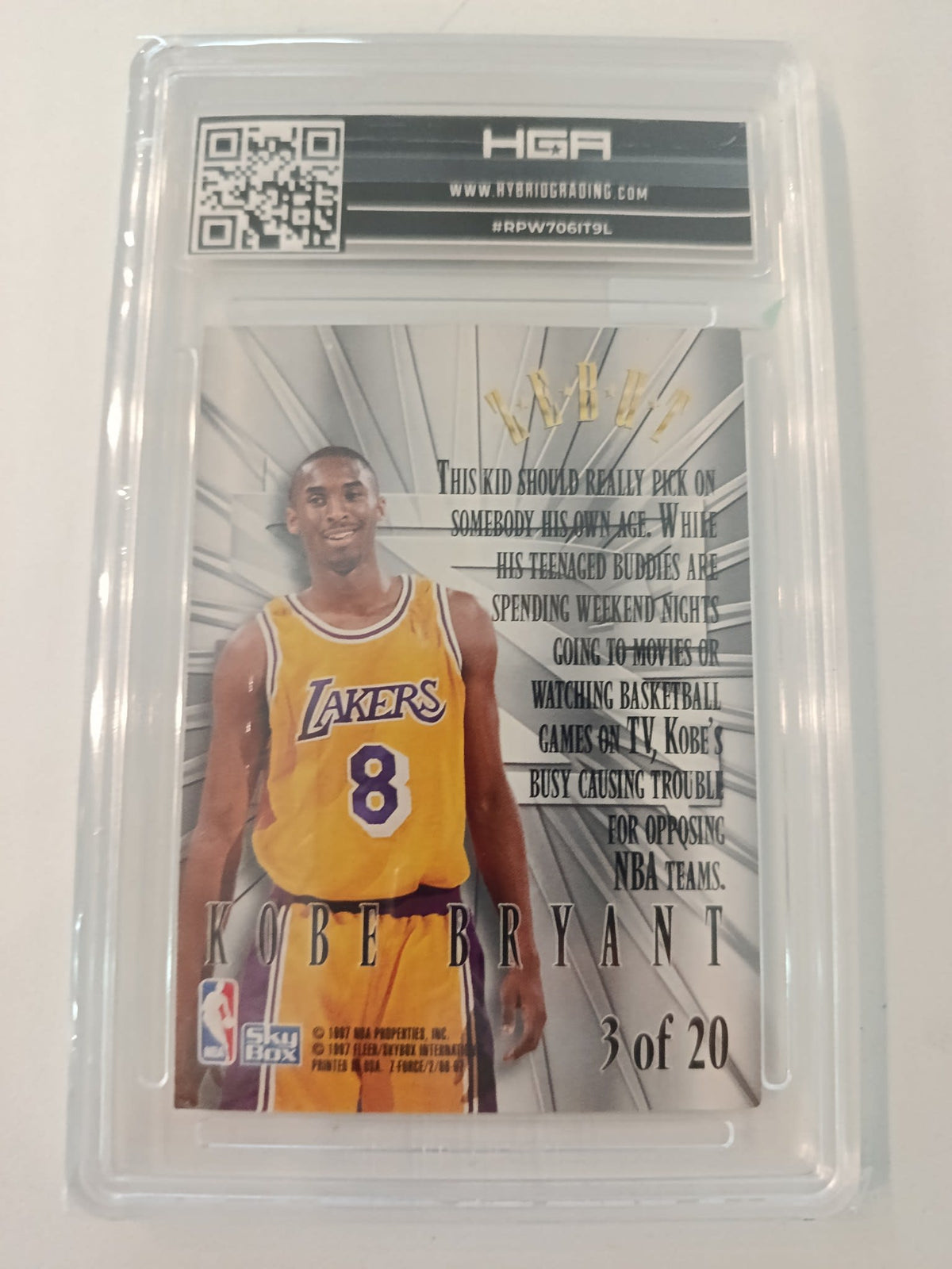 1996-97 Skybox Z-Force Debut Kobe Bryant #3 HGA 8.5 - view 2
