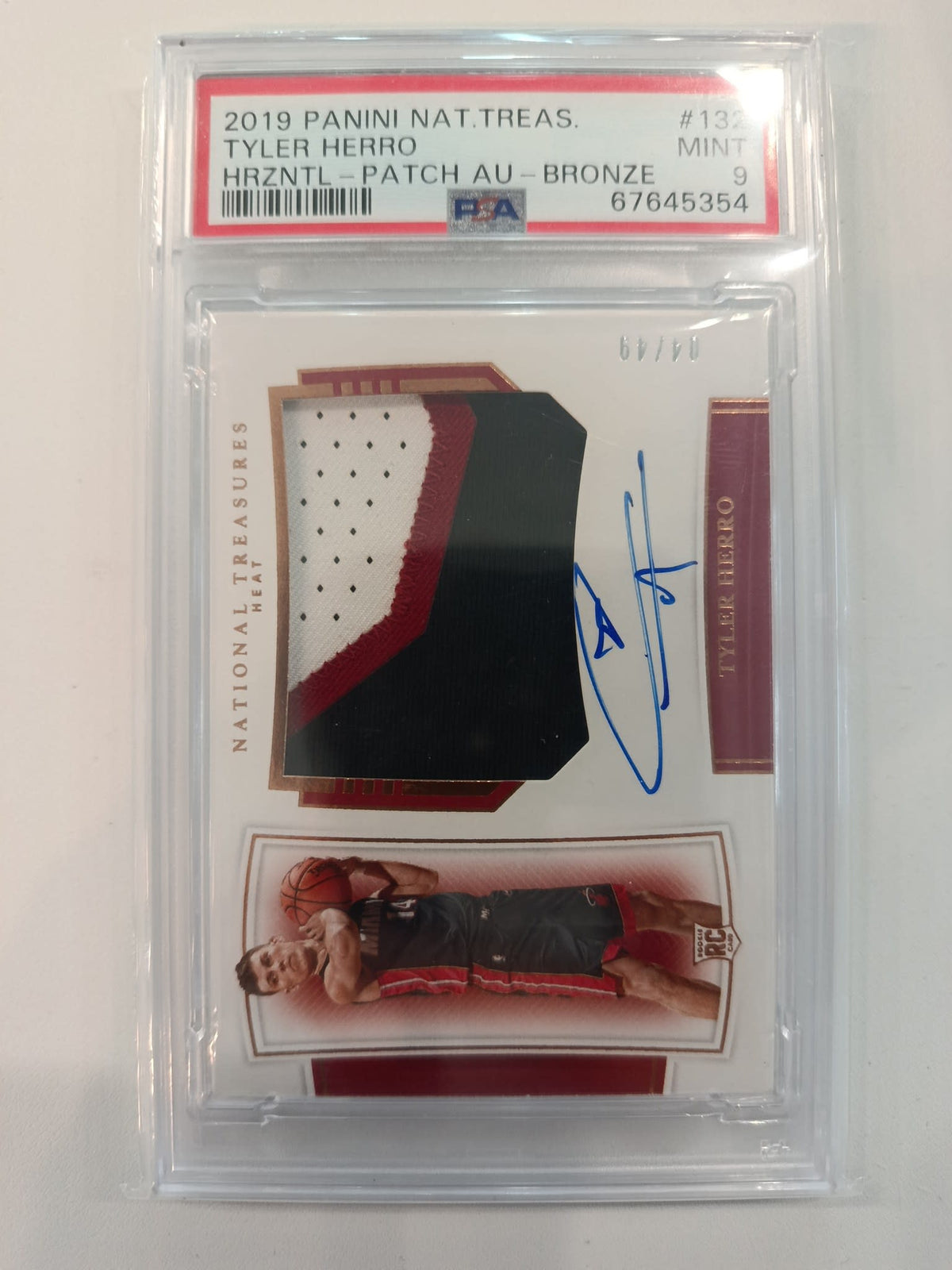 2019 Panini National Treasures Horizontal Patch Autographs Tyler Herro Bronze #132 PSA 9